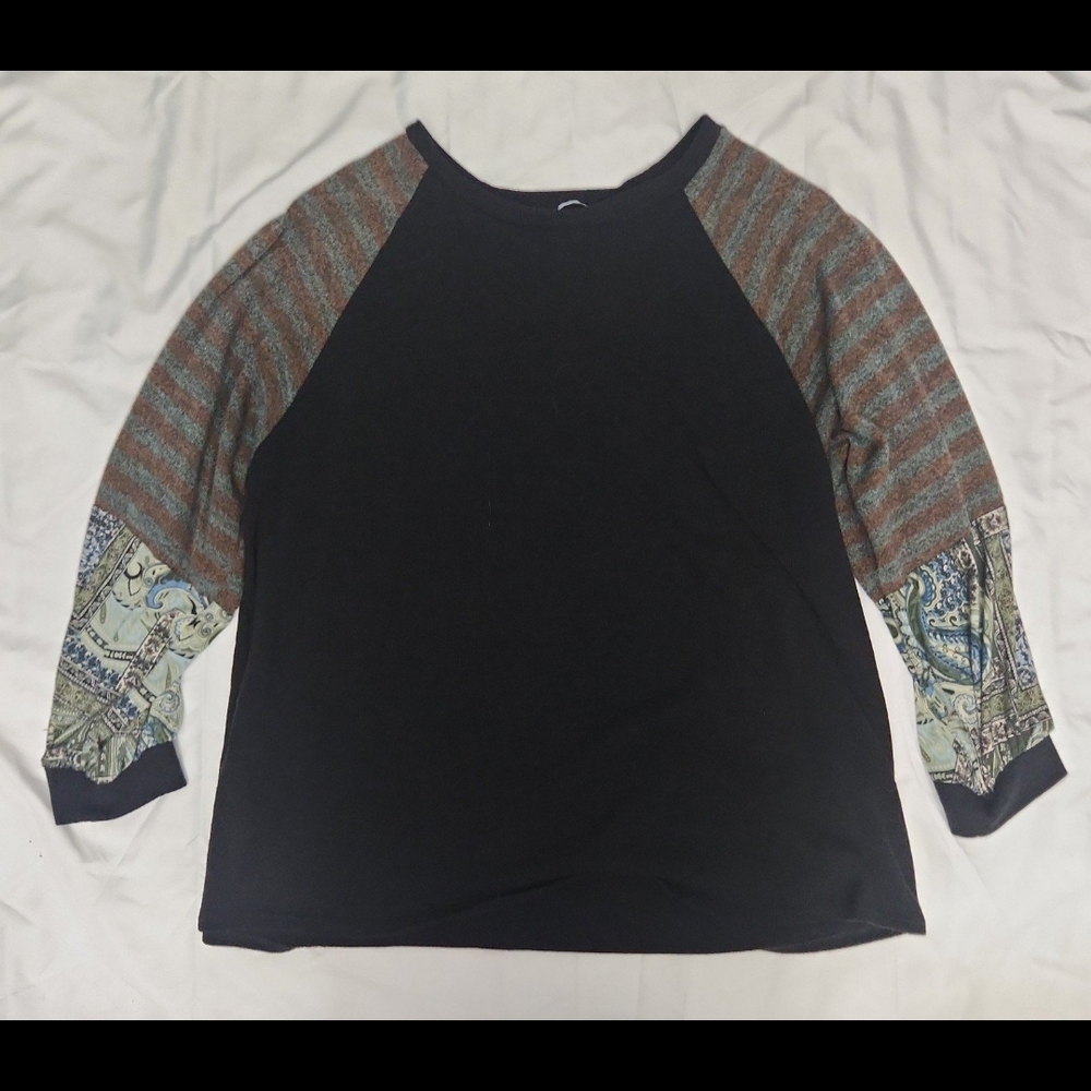 California Women's size 3X Black Patterned sleeve blouse #BB3